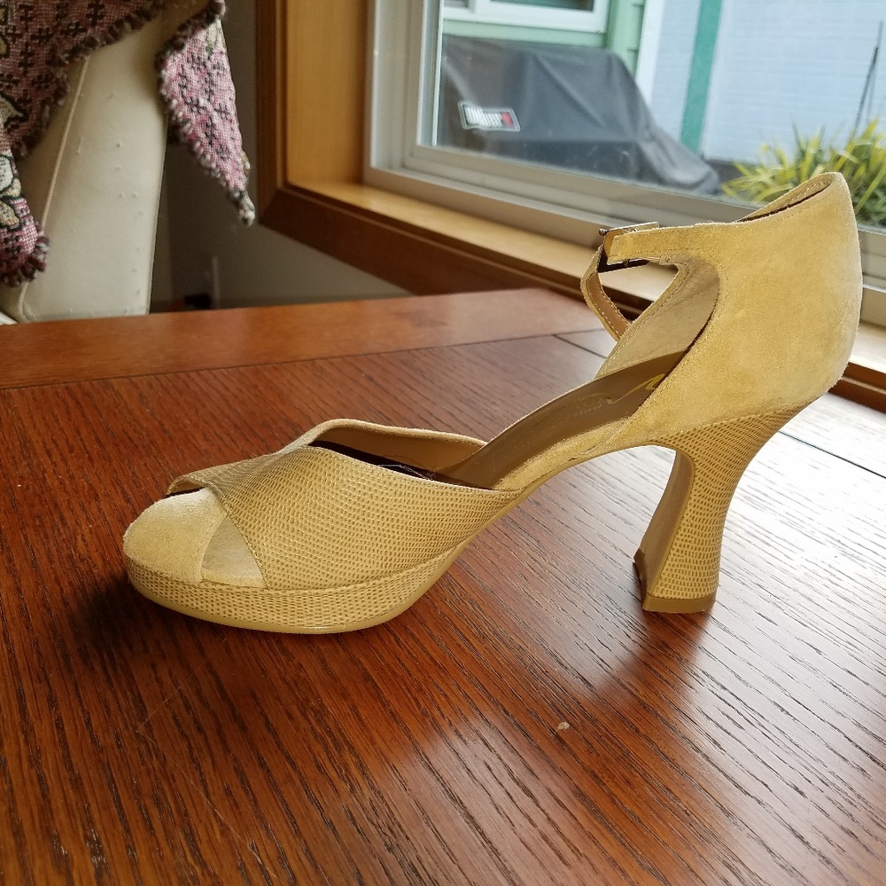 Vintage Tan suede and leather heels